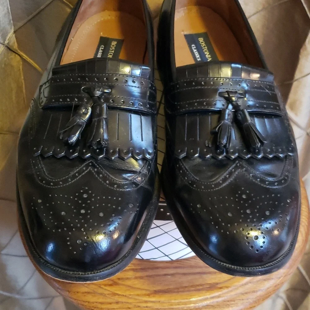 VGUC- Bostonian Classics ‘Kiltie’  Leather WIDE Width Dress Loafers